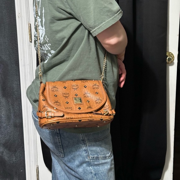 Authentic MCM EUC satchel - Picture 3 of 11